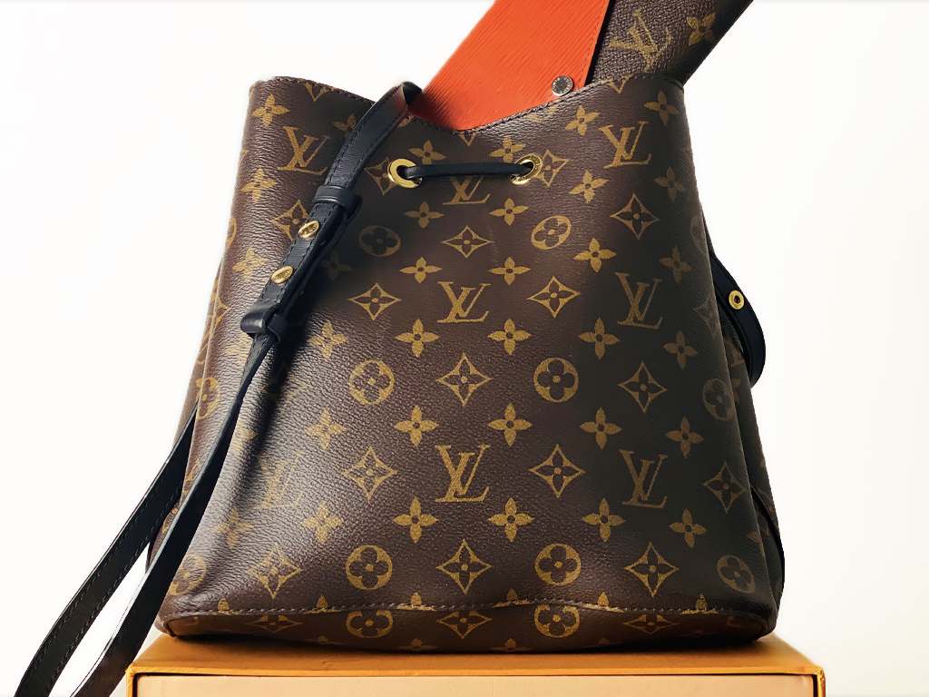 Bolsa Louis Vuitton Noé. Clique na imagem e confira mais modelos de bolsa da marca!