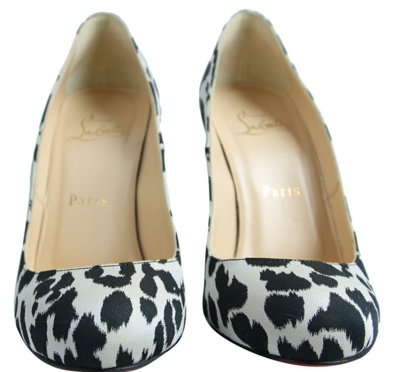 O Louboutin Simple Pump animal print é perfeito para você compor looks arrasadores.