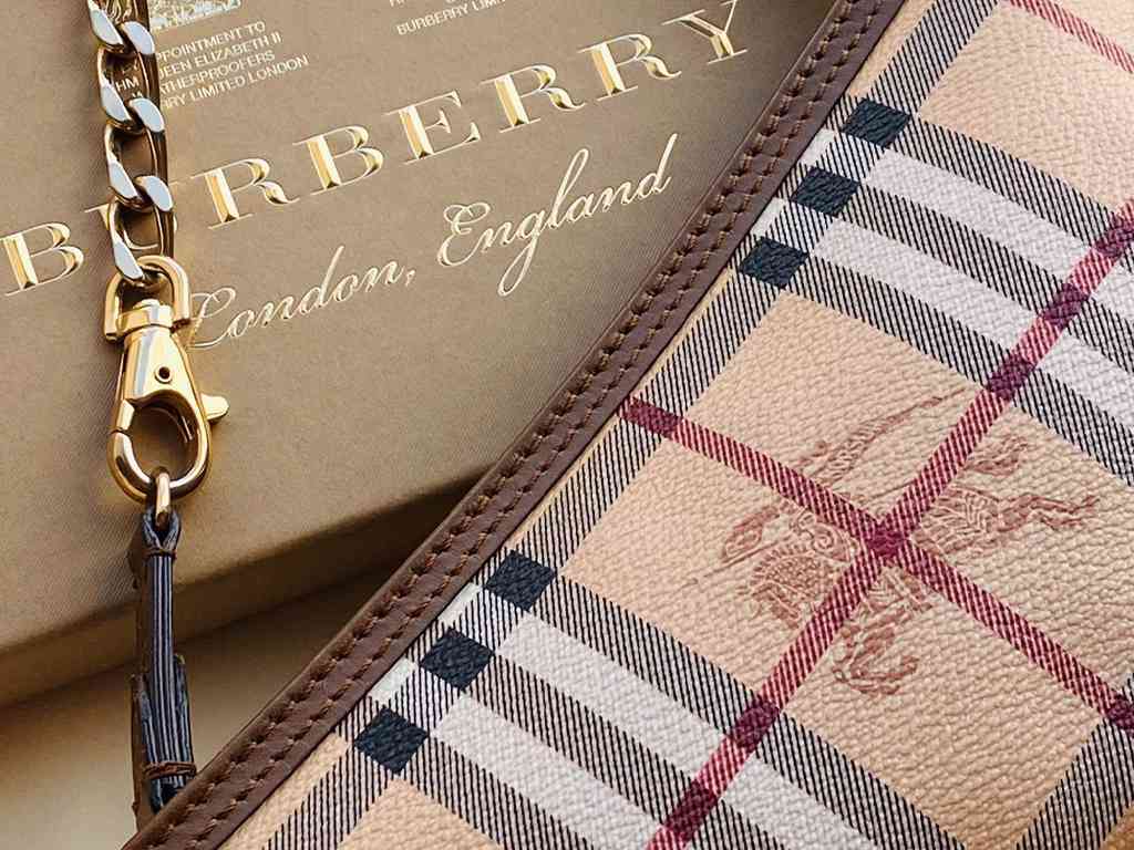 Mundo Das Marcas: BURBERRY