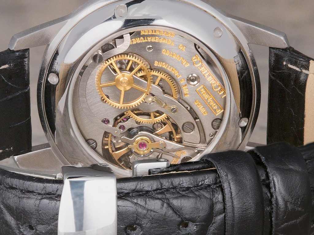 Caso seja possível, observe o movimento do seu relógio. Modelos autênticos Jaeger-LeCoultre devem ser mecânicos. Clique na imagem e confira mais modelos!