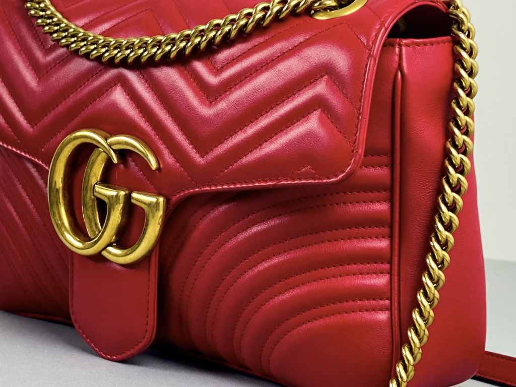 Bolsa Gucci GG Marmont. Clique na imagem e confira mais peças da marca!