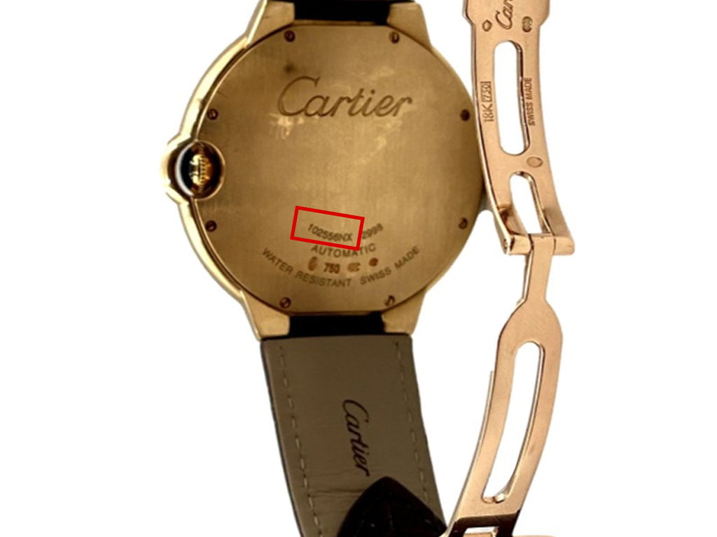 Relógios autênticos Cartier possuem um número de série de seis números e duas letras na parte traseira da caixa. Clique na imagem e confira mais modelos! 