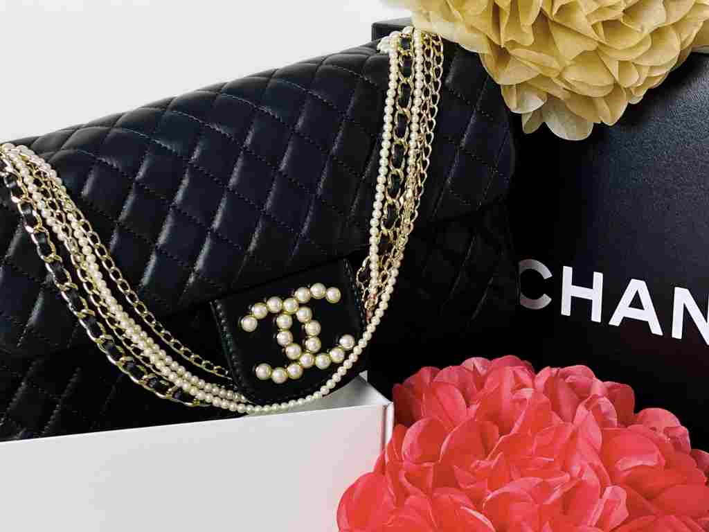 Bolsa Chanel: Ícone da moda valoriza 35% ao ano. Vale investir?
