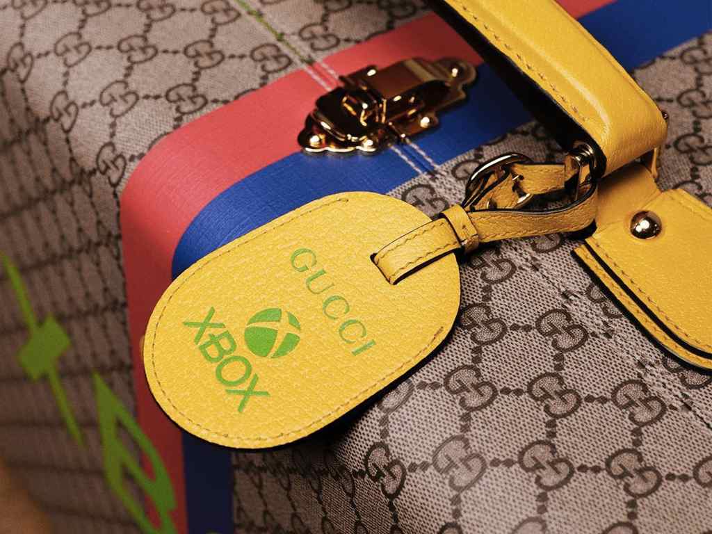 Detalhe da parceria entre a Gucci e a Xbox. Clique na imagem e confira criações da maison italiana! (Foto: Reprodução/Instagram @xbox).