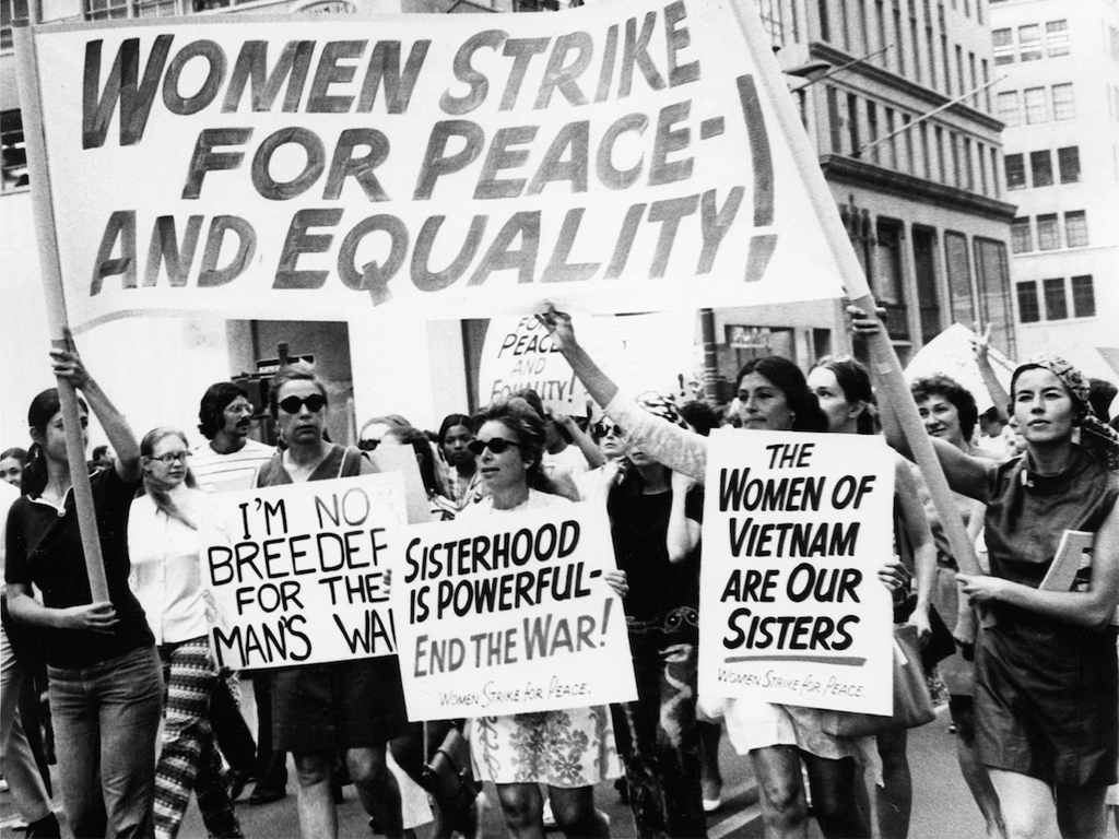 Protesto de mulheres pela paz e igualdade em 1970 na cidade de Nova Iorque. (Foto: Reprodução/Time.com)