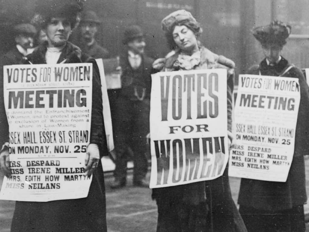 Mulheres Sufragistas em protesto por igualdade. (Foto: Reprodução/Britannica.com)