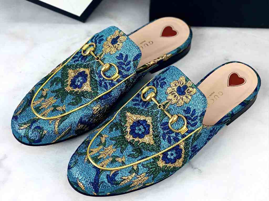 Mule Gucci Princetown. Clique na imagem e confira mais opções de sapatos para presentear sua mãe!