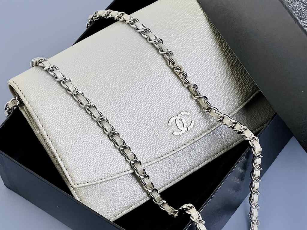 Clique na imagem e confira modelos de bolsa Chanel!