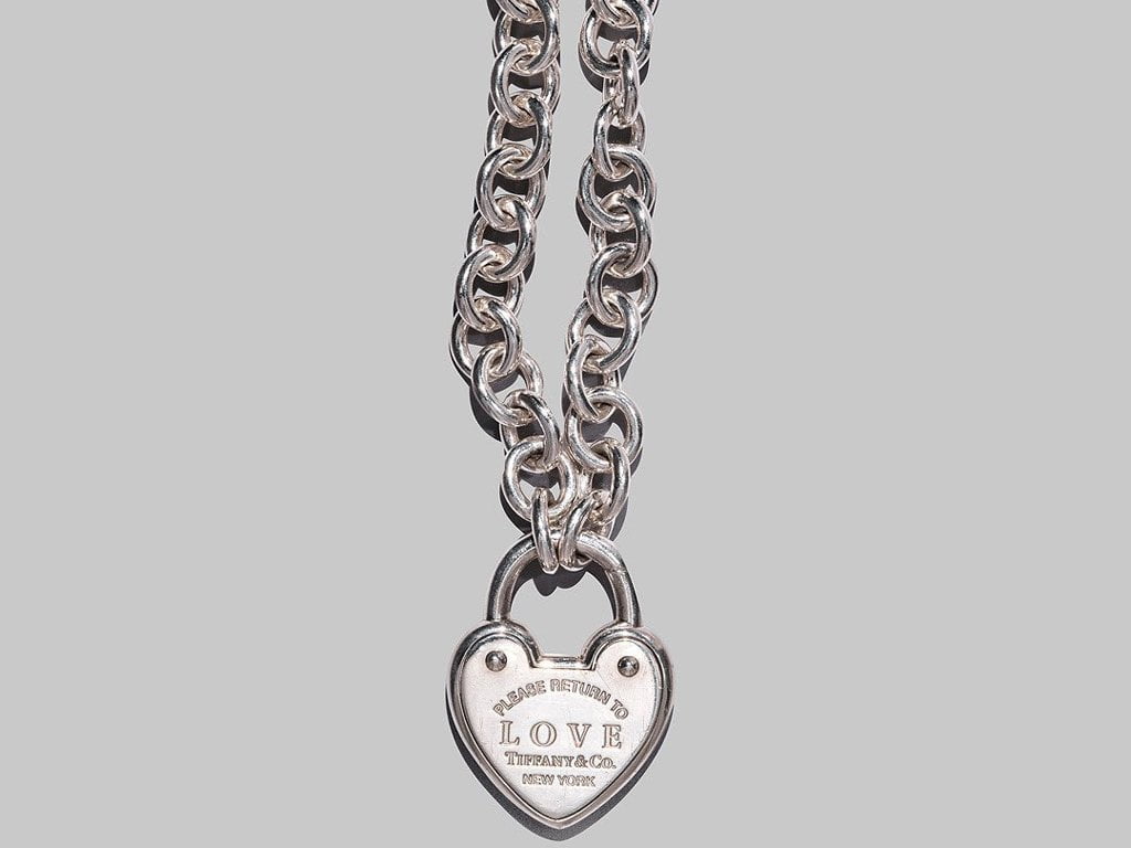 Pulseira Heart Tag Charm Tiffany & Co. Clique na imagem e confira mais peças da marca! (Foto: Reprodução/Instagram @tiffanyandco)