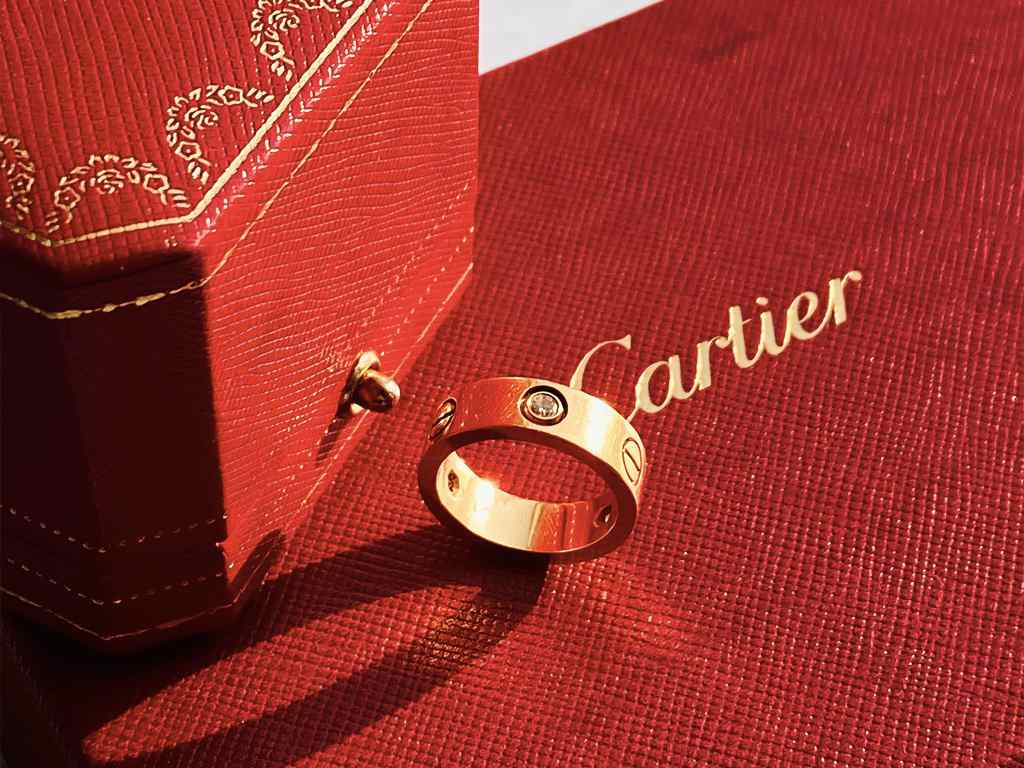 Anel Cartier Love. Clique na imagem e confira criações da marca!