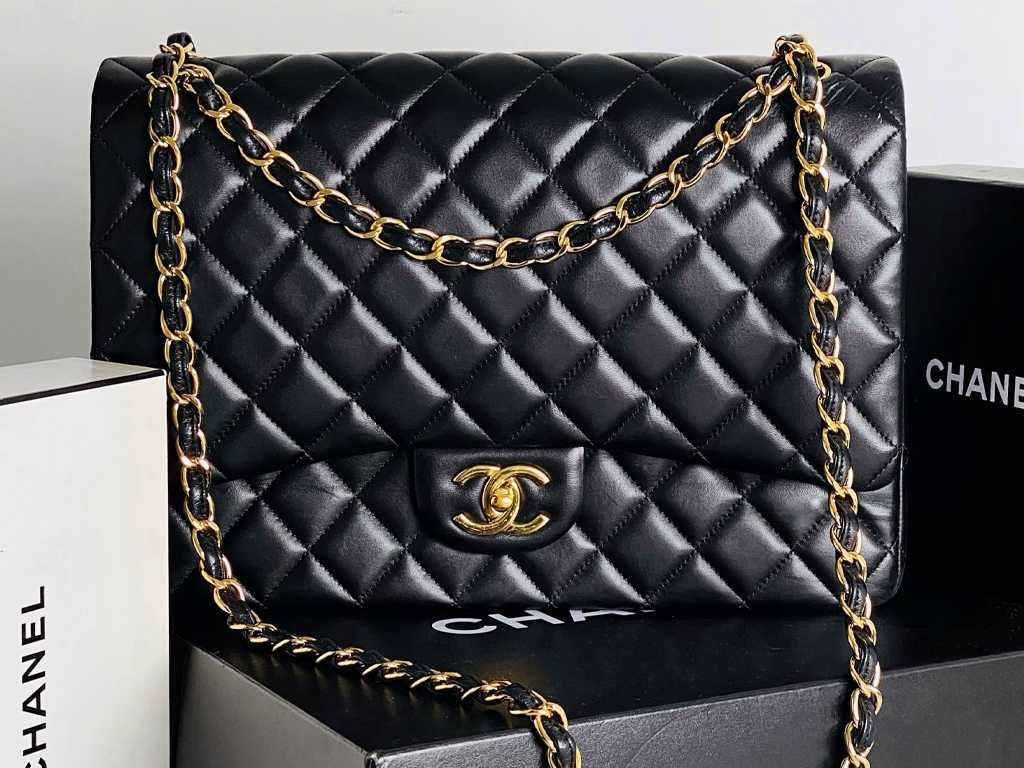Bolsa Chanel Double Flap. Clique na imagem e confira criações da marca!