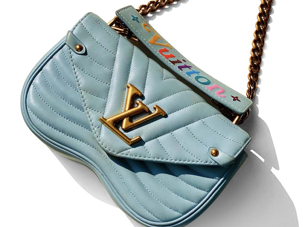 Bolsa Louis Vuitton New Wave. Clique na imagem e confira criações da marca!