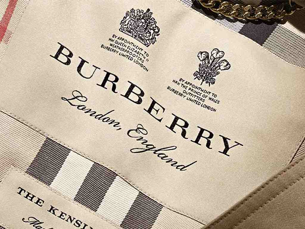A Burberry possui um Royal Warrant que foi concedido pela Rainha Elizabeth II. Clique na imagem e confira peças da marca! (Foto: Reprodução/robbreport.com/)
