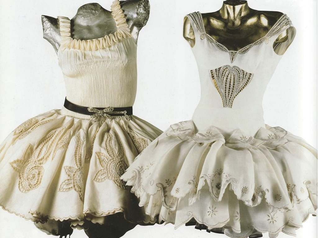 Figurino de balé criado por Gianni Versace em 1987. Clique na imagem e confira criações da marca! (Foto: Reprodução/Pinterest)