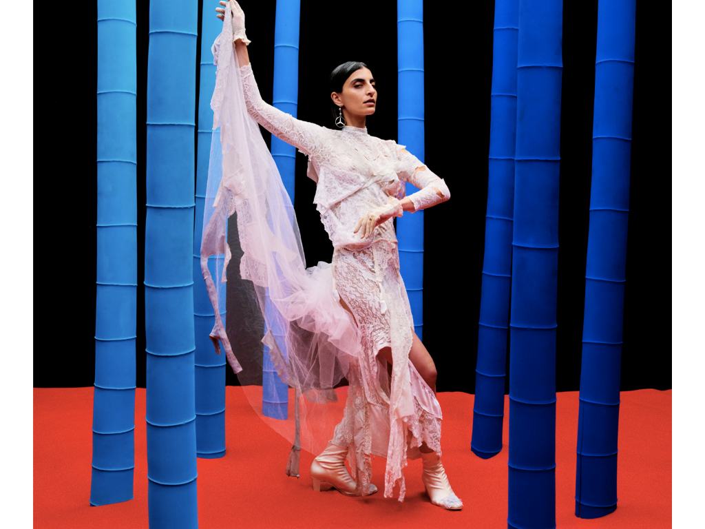Look criado por Sini Saavala vencedor do Hyères Fashion Festival 2022. (Foto: Reprodução/Vogue.com)