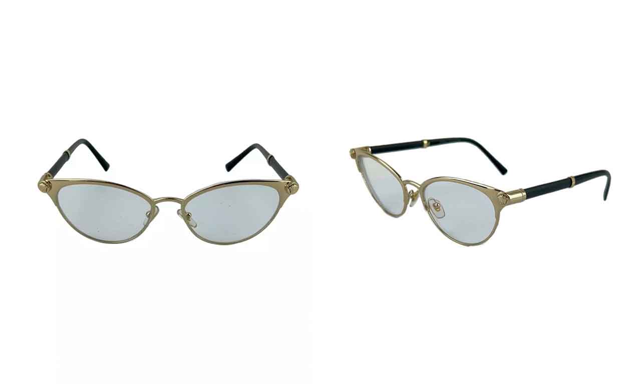 Montagem com duas fotos do Óculos Versace VE1259Q Dourado.