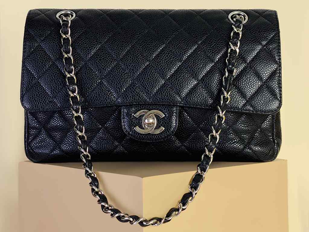 Bolsa Chanel Double Flap. Clique na imagem e confira mais modelos de bolsas no Black Month!