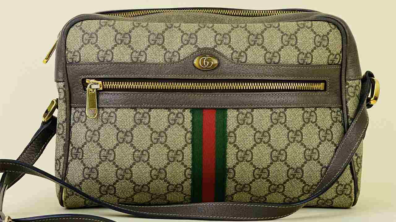 Bolsa Gucci Ophidia Etiqueta Única. Clique na imagem e confira mais modelos de bolsa Gucci no Black Month!
