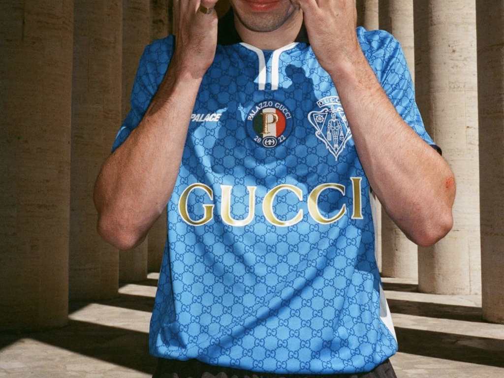 Camisa de futebol da collab Gucci Vault x Palace. Clique na imagem e confira mais criações da grife italiana! (Foto: Reprodução/Instagram @guccivault)