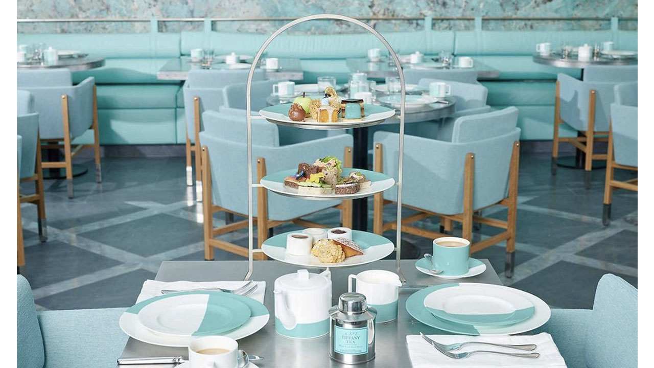 O The Blue Box Cafe da Tiffany & Co. Clique na imagem e confira criações da marca! (Foto: Reprodução/Instagram @selenenewyork)