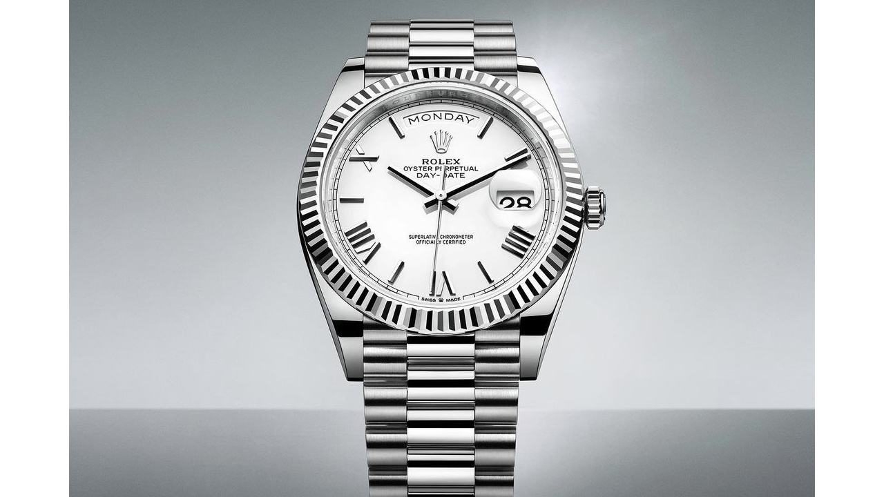 A Rolex utiliza o numeral romano IIII em vez de IV em seus relógios. Clique na imagem e confira mais criações da marca! (Foto: Reprodução/Instagram @Rolex)