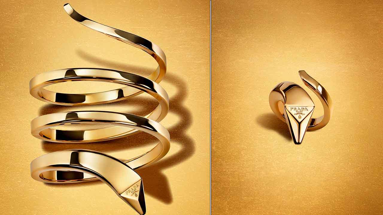 Montagem com duas fotos de jóias sunstentável da Prada. A primeira um bracelete e a segunda um anel ambos de ouro reciclado.