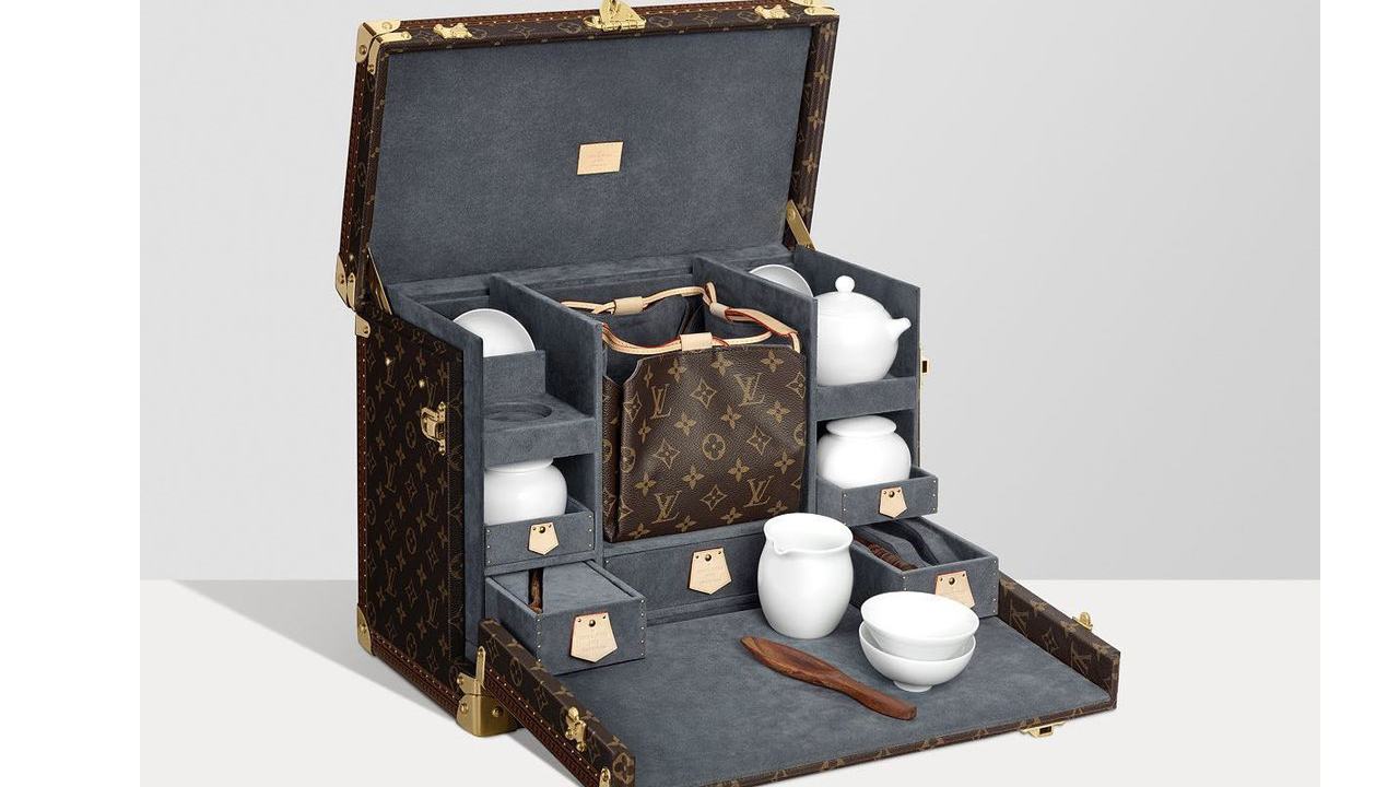 A Louis Vuitton começou sua história fabricando baús. Clique na imagem e confira criações da marca! (Foto: Reprodução/Instagram @louisvuitton)