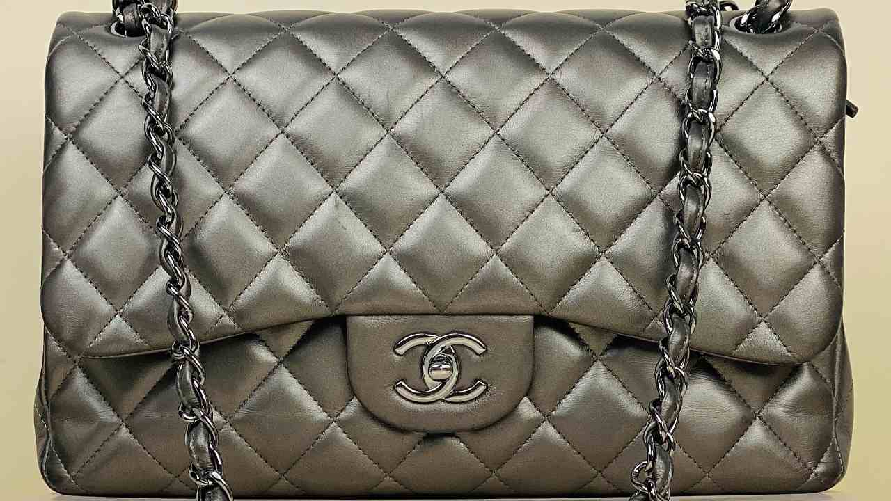 Bolsa Chanel Double Flap. Clique na imagem e confira modelos das top marcas de bolsas!