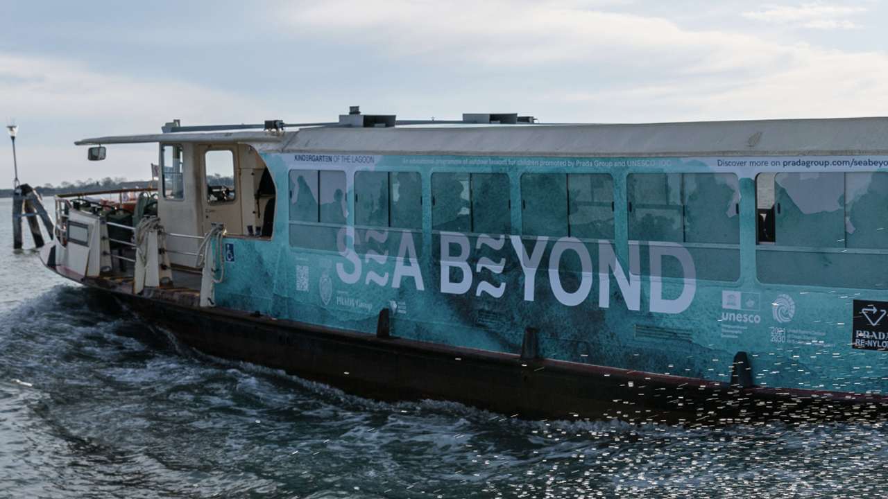 Barco da Sea Beyond. (Foto: Reprodução/Instagram @prada)