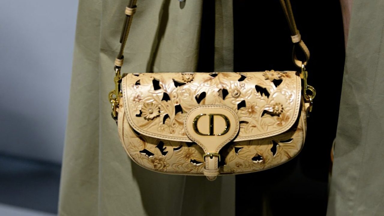 Bolsa Dior Bobby. Clique na imagem e confira mais modelos de bolsa Dior! (Foto: Reprodução/Instagram @dior)