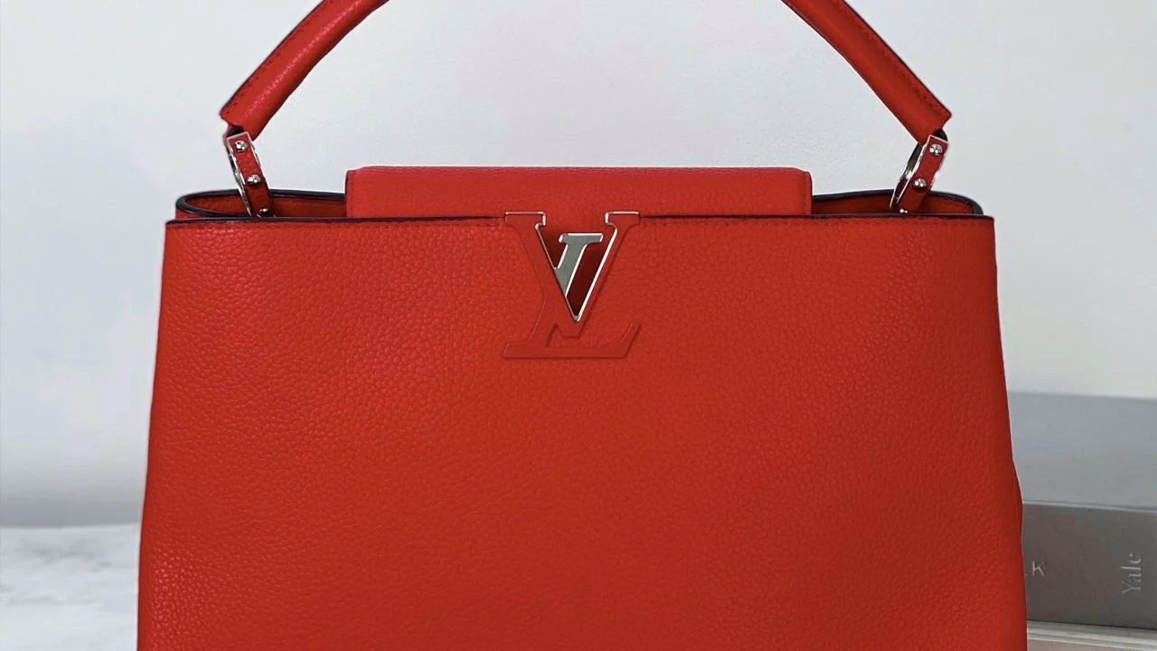 Bolsa Louis Vuitton Capucines. Clique na imagem e confira mais modelos de bolsas Louis Vuitton!