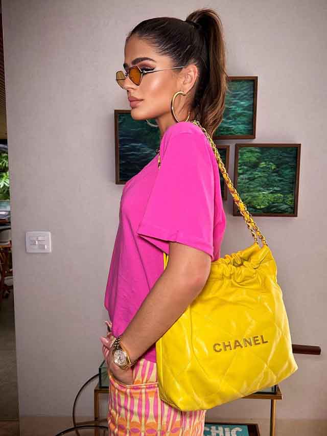Bolsa Chanel Amarela uma das bolsas queridinhas da infuenciadora de moda Thassia naves.