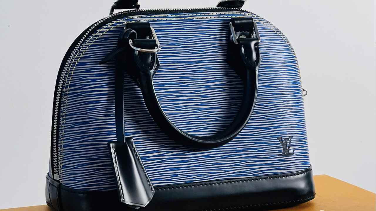 Bolsa Louis Vuitton Alma. Clique na imagem e confira mais modelos de bolsas das principais marcas de luxo!