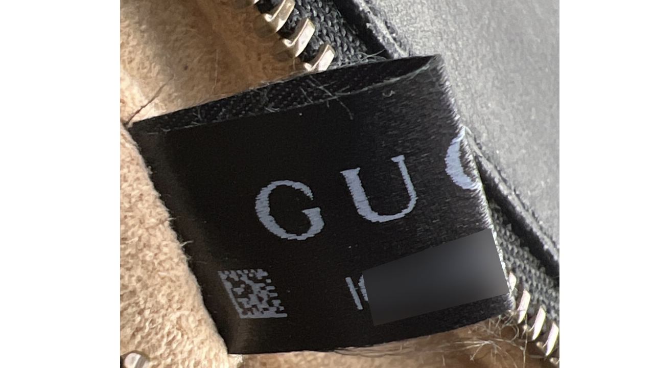 Bolsas Gucci apresentam etiquetas internas que geralmente são feitas de couro.