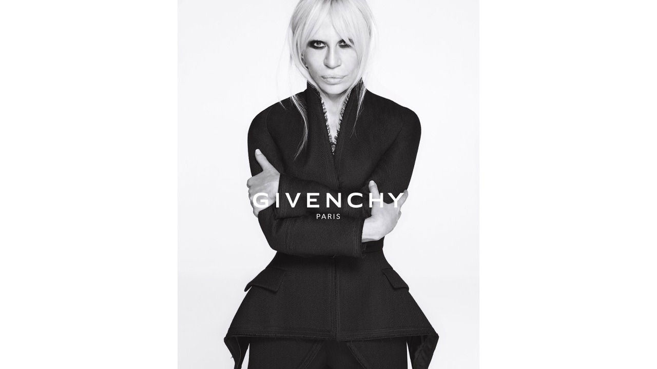 Donatella Versace na campanha de Outono 2015 da Givenchy. Clique na imagem e confira criações da marca! (Fotos: Reprodução/Telva.com)