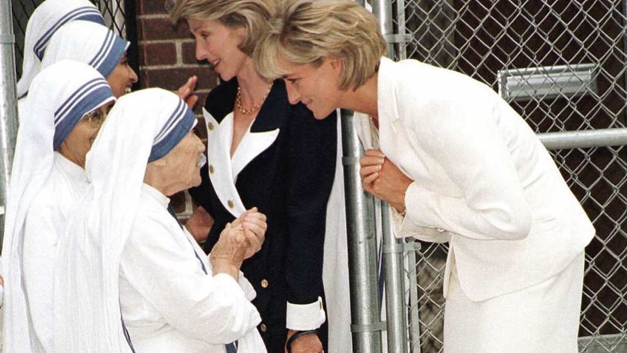 Lady Diana com Madre Teresa de Caucutá. (Foto: Reprodução/Instagram @lady.diana._)
