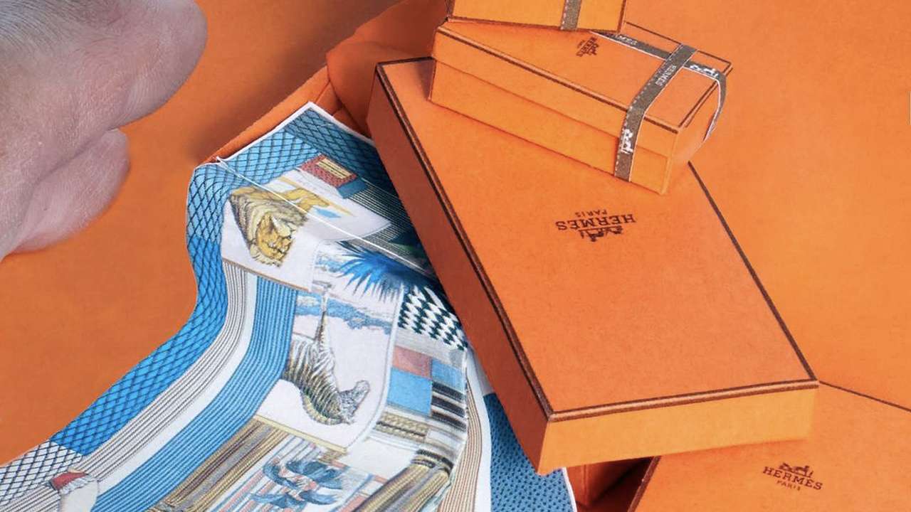 As icônicas caixas laranjas da Hermès só começaram a ser produzidas depois da Segunda Guerra Mundial. Clique na imagem e confira mais produtos da maison! (Foto: Reprodução/Instagram @hermes)