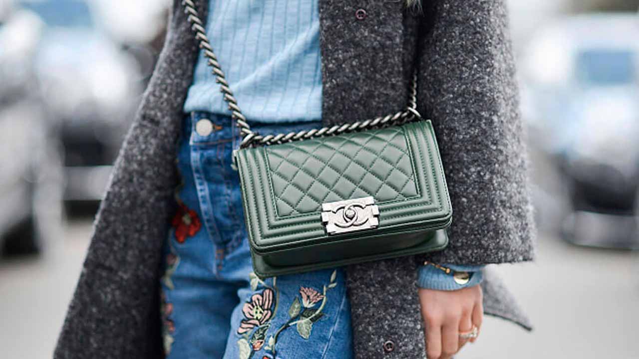 Chanel Boy: Tudo sobre a bolsa criada por Karl Largerfeld