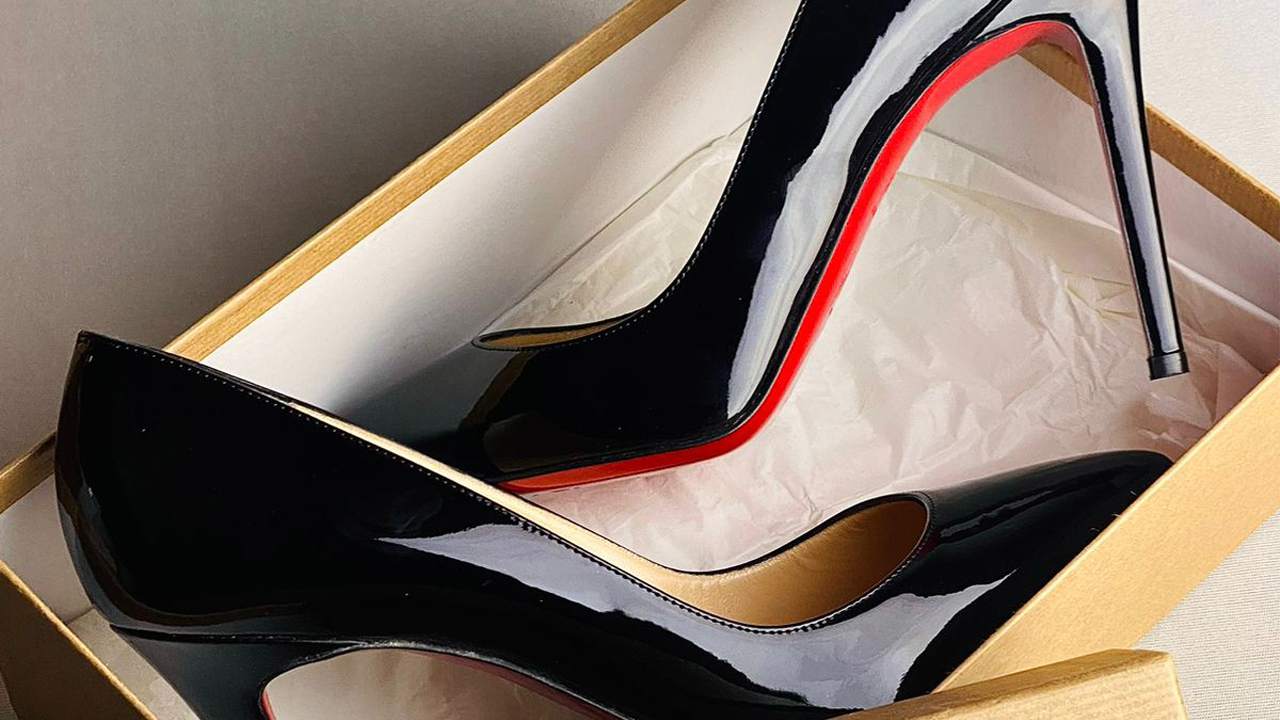 Sapato Christian Louboutin Pigalle. Clique na imagem e confira peças similares!