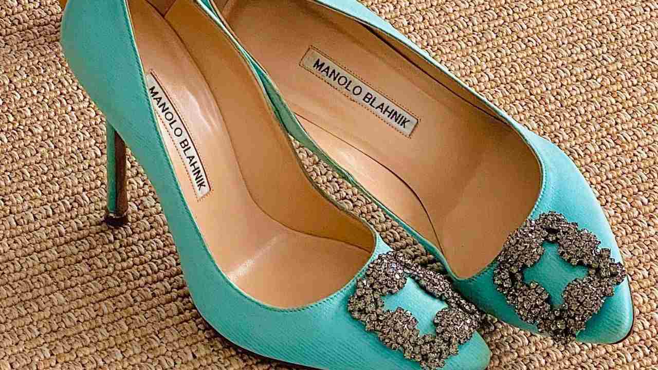 Sapato Hangisi Manolo Blahnik. Clique na imagem e confira mais sapatos para presentear sua namorada!