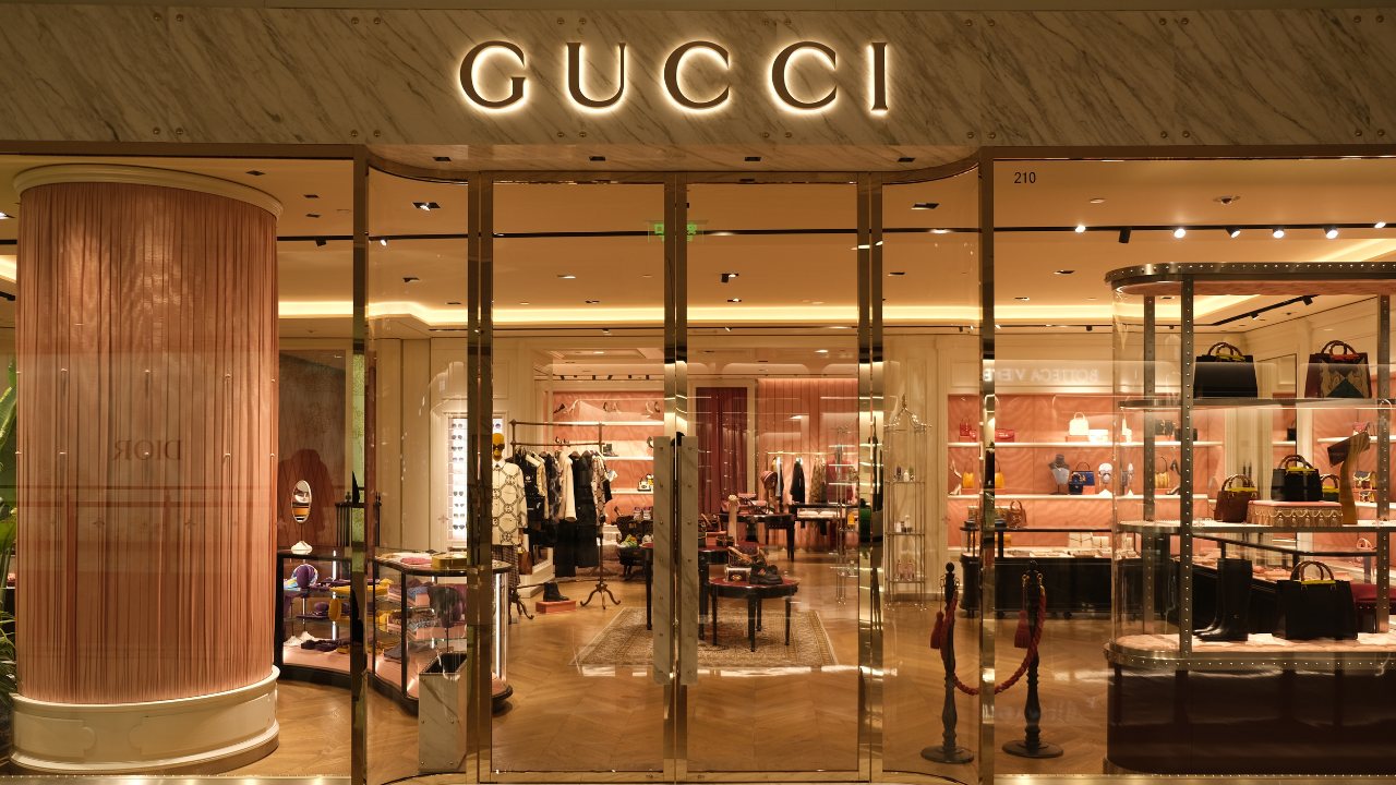 Gucci lança aplicativo para auxiliar pessoas com deficiência visual a comprar em suas lojas
