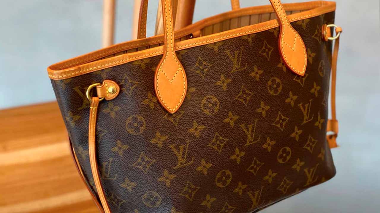 Bolsa Louis Vuitton Neverfull. Clique na imagem e confira mais peças da marca!