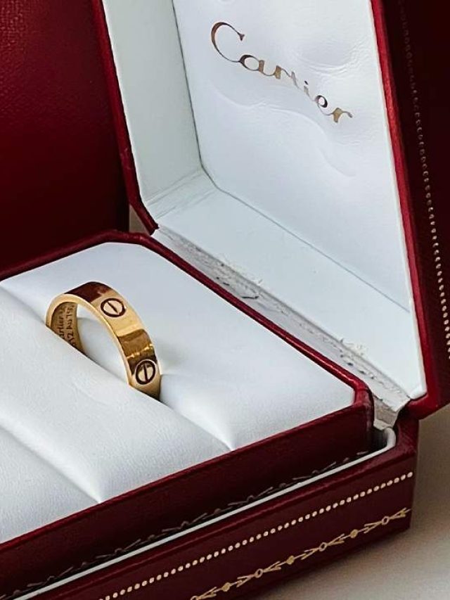 Anel Love Cartier. Clique na imagem e confira mais peças para aproveitar na Super Sale!