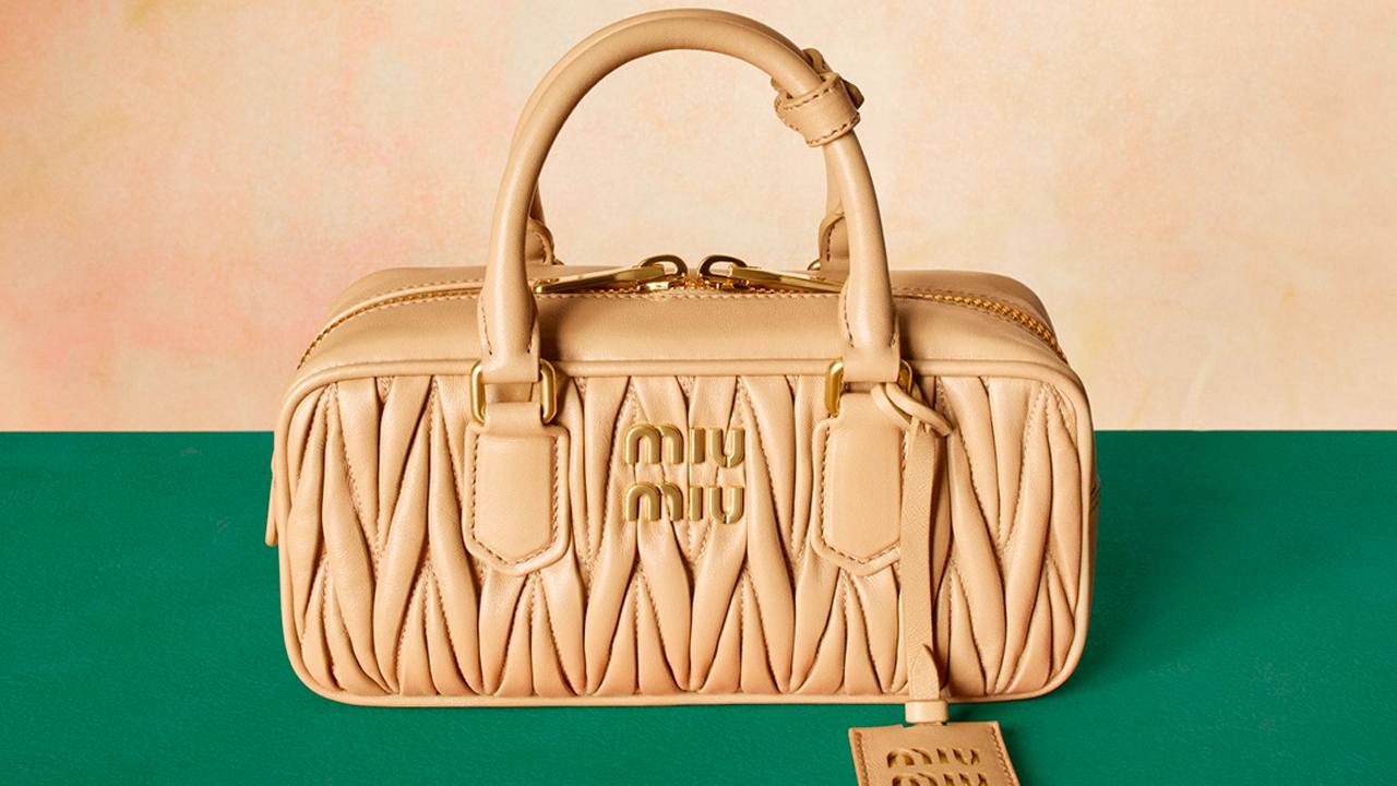 Bolsa Miu Miu Arcadie. Clique na imagem e confira mais modelos da marca! (Foto: Reprodução/Instagram @maisonvalentino)