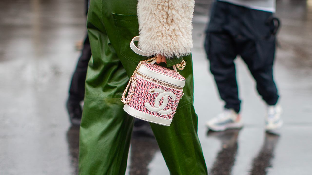 Looks com bolsas Chanel  Roupas da moda, Tendências da moda