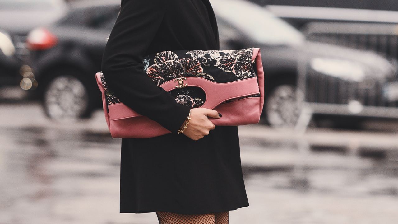 Thássia Naves usa bolsa Chanel Preta em Look All black - Etiqueta