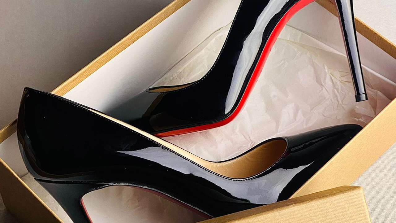 O couro do calçado deve ser forte e resistente, e com toque sutil. Clique na imagem e confira modelos da marca! 