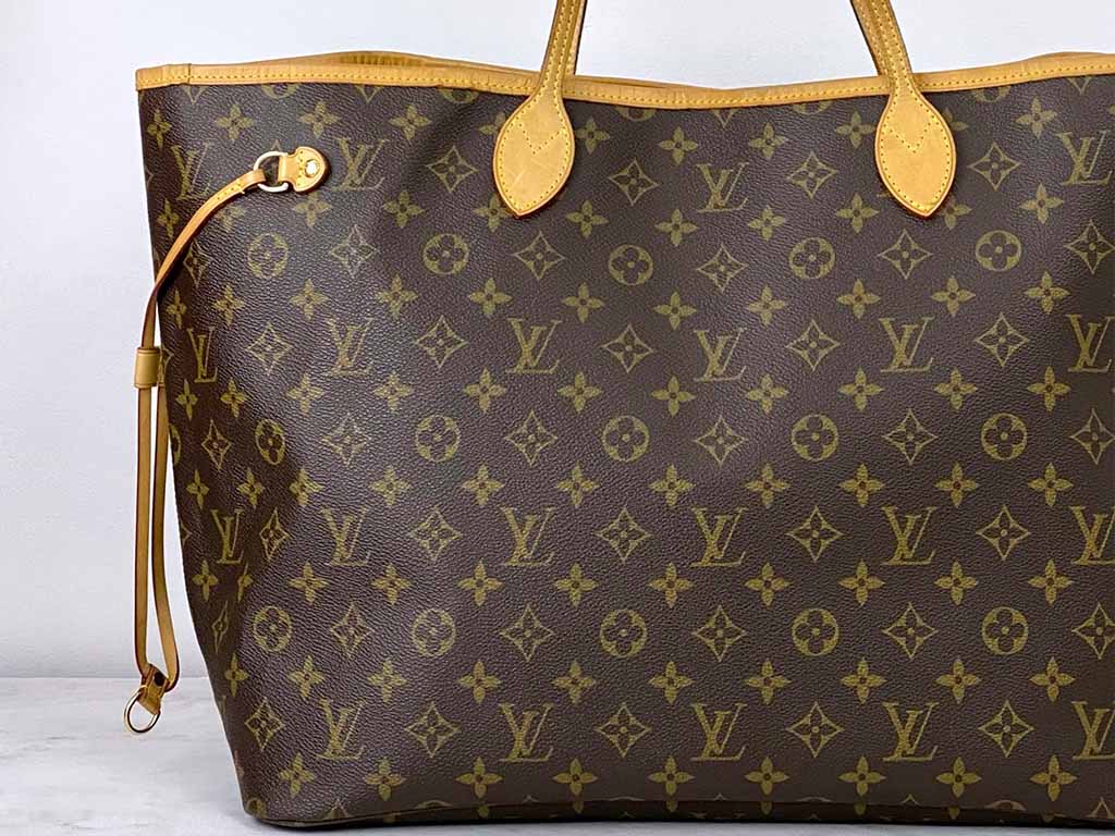 A Neverfull é a shopping bag da Louis Vuitton.