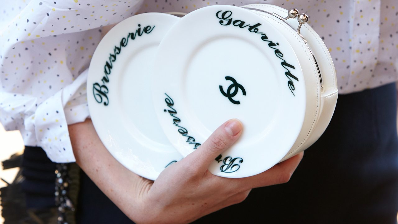 Bolsa Chanel Plates Minaudiere da coleção Outono/Inverno 2015. Clique na imagem e confira mais modelos da marca!