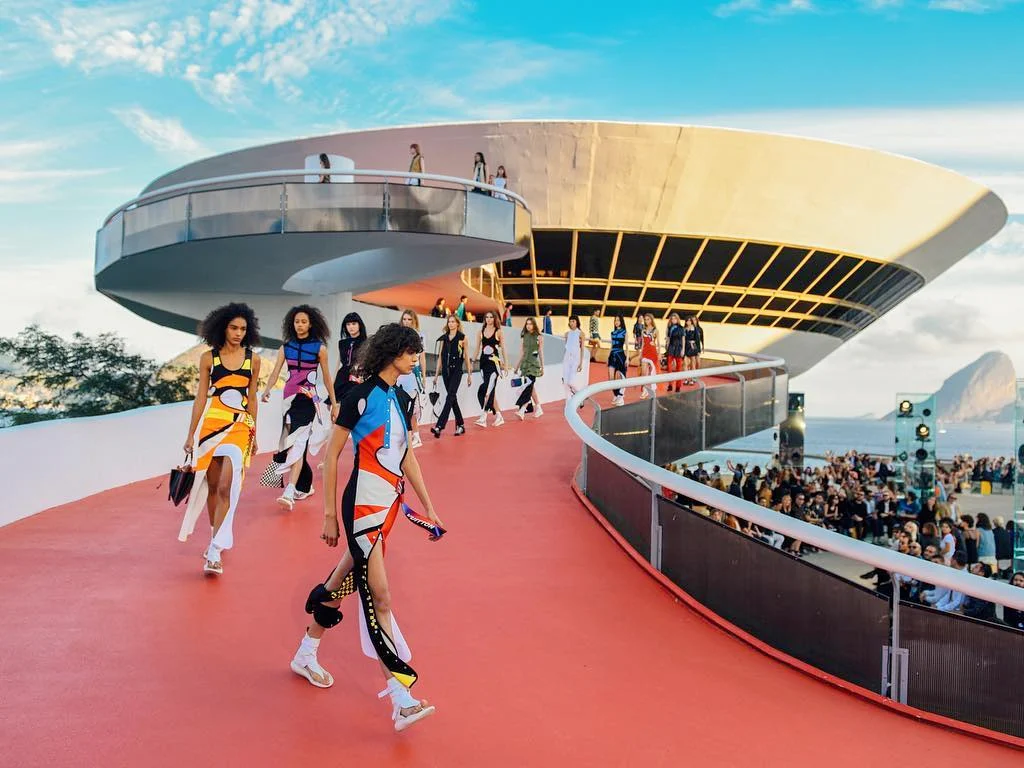 O desfile da Louis Vuitton no rio de janeiro, A marca agora vai desfilar em São Paulo!